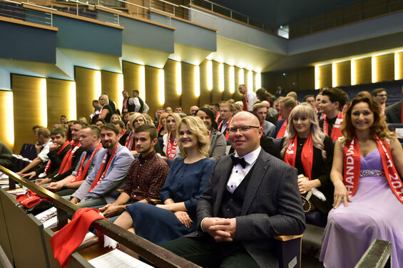 Blick auf die Meister im Saal.