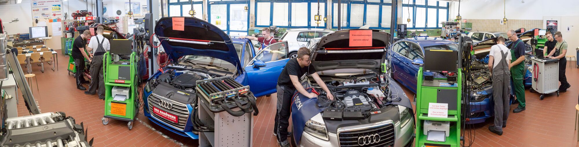 Panorama-Aufnahme der Kfz-Werkstatt Motormanagement der HWK Chemnitz.