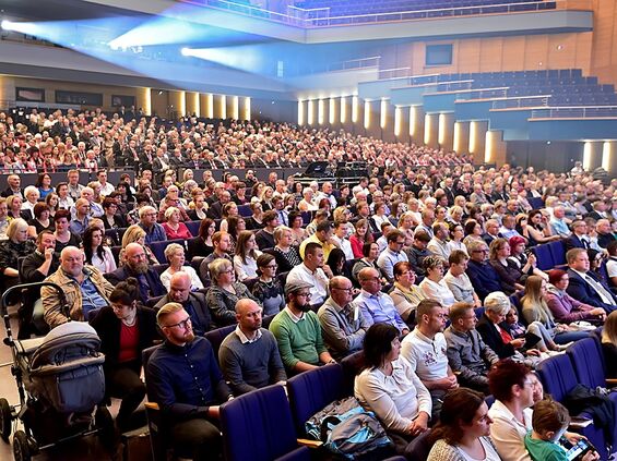 Blick auf die Meister im Saal der Stadthalle Chemnitz.